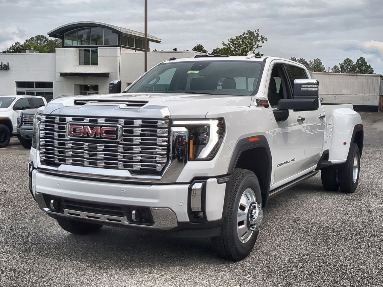 2026 GMC Sierra 3500HD Denali - Photo 4
