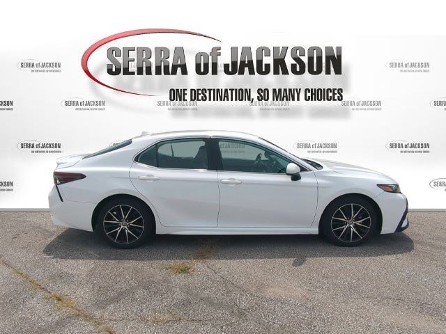 Used 2021 Super White Toyota SE image 9