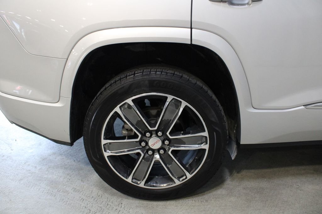 Used 2019 Silver GMC Denali image 30