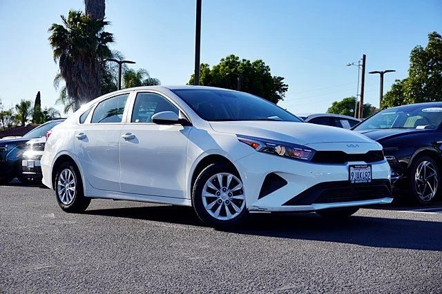 2023 Kia Forte LX AT's photo