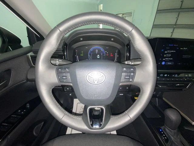 Used 2025 White Toyota LE image 14