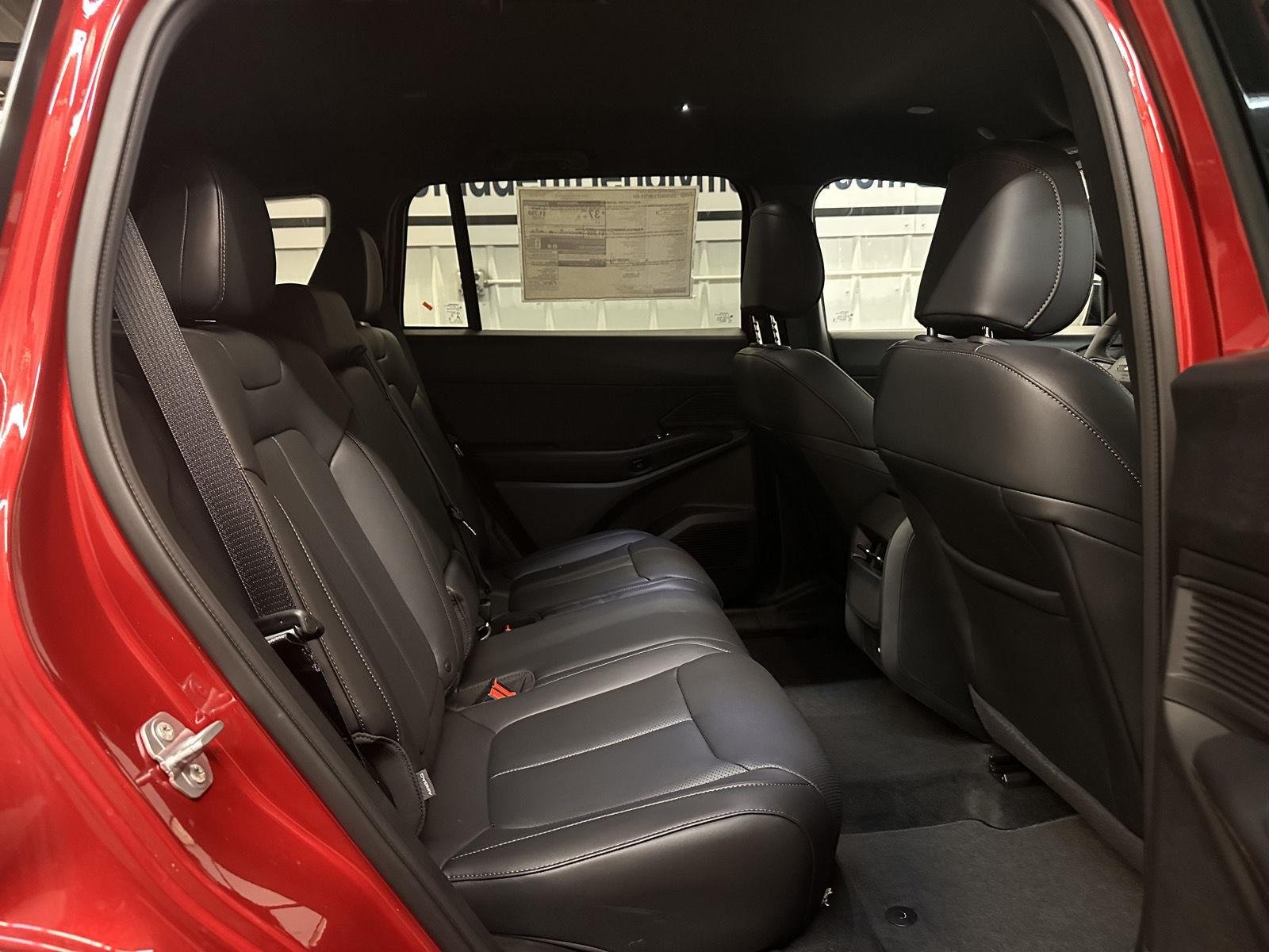 New 2026 Red Hot Pearl-Coat Exterior Paint Jeep Limited image 40