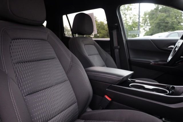 Used 2025 White Chevrolet LT image 32