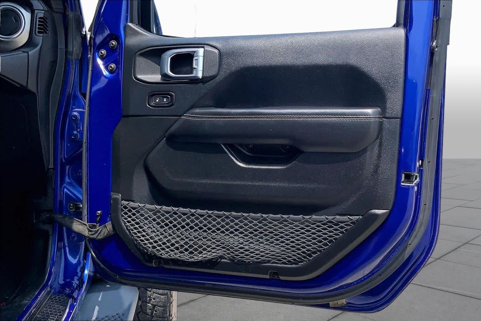 Used 2018 Ocean Blue Metallic Clearcoat Jeep Sahara image 22