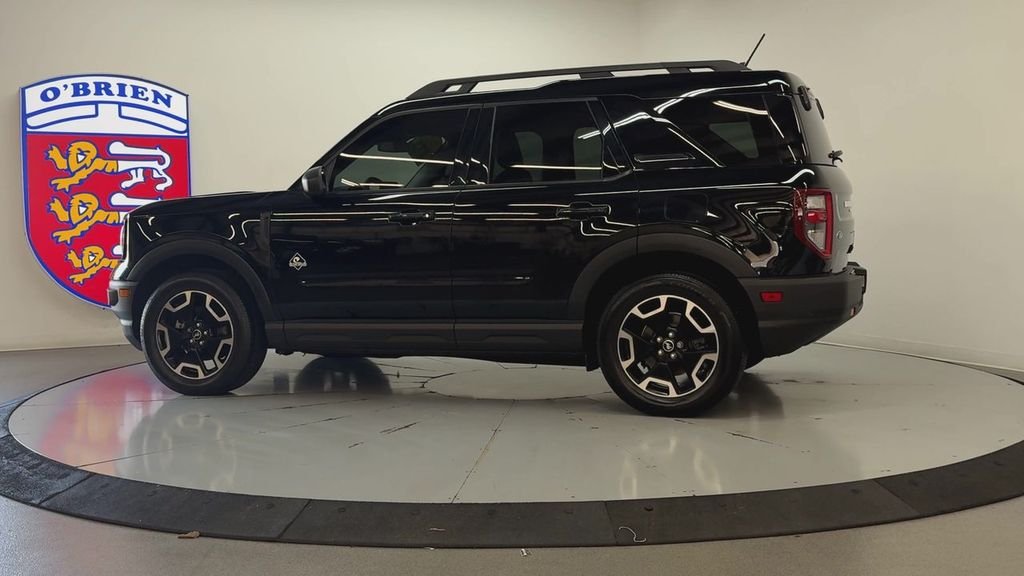 Used 2022 Shadow Black Ford Outer Banks image 7