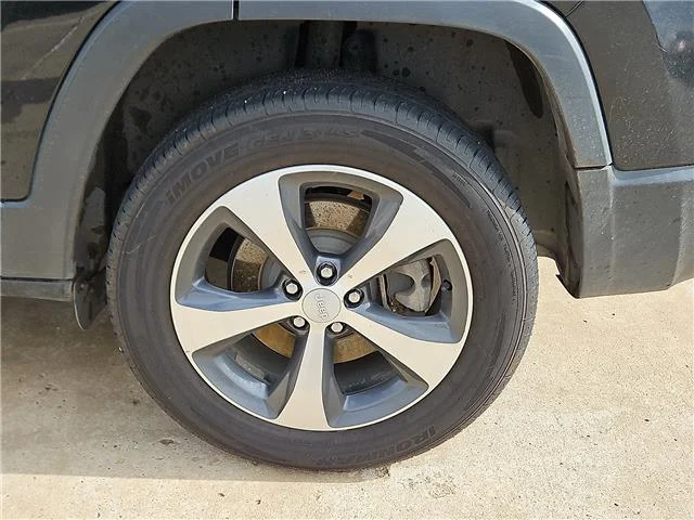 Used 2019 Diamond Black C Jeep Limited 4x4 image 3