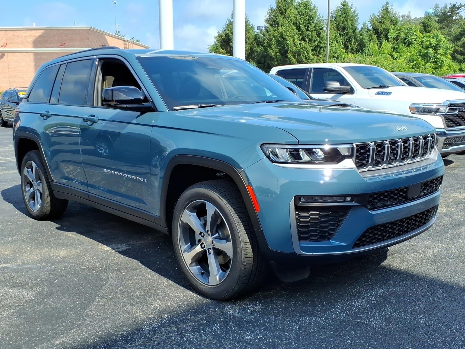 Used 2026 Steel Blue Jeep Limited image 2