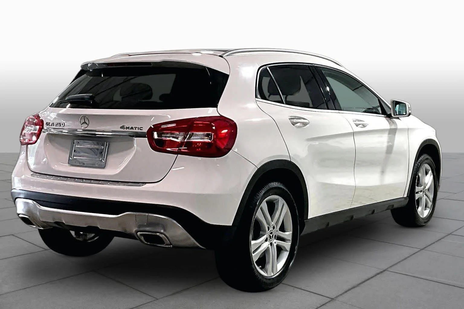 Used 2019 Polar White Mercedes-Benz GLA 250 image 13