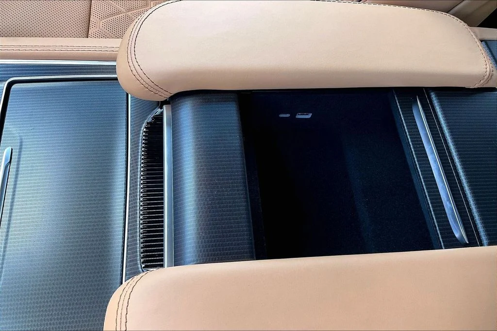 New 2026 Bright White Clear-Coat Exterior Paint Jeep Summit Reserve image 19