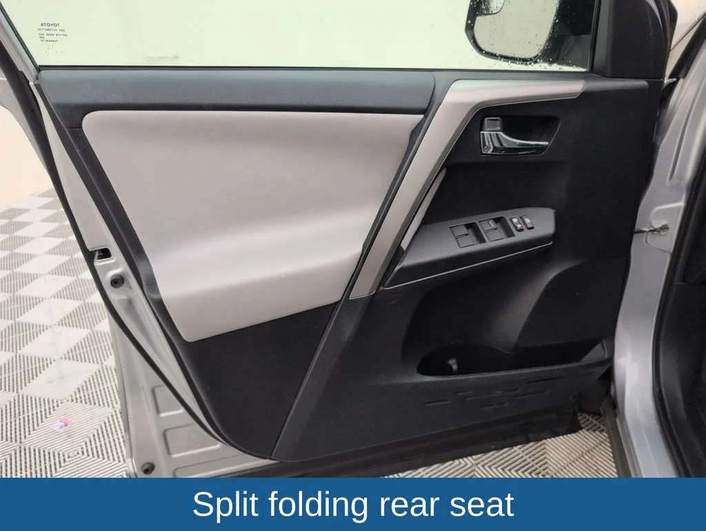 Used 2016 Silver Toyota XLE image 29