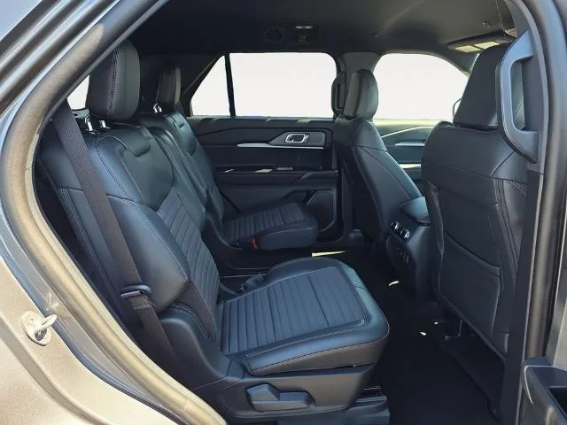 New 2026 Carbonized Gray Metallic Ford ST-Line image 33
