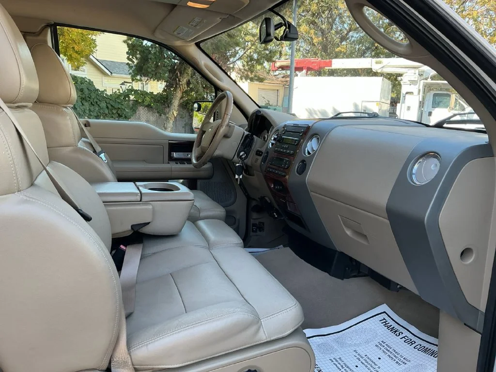 Used 2007 White Ford Lariat image 30