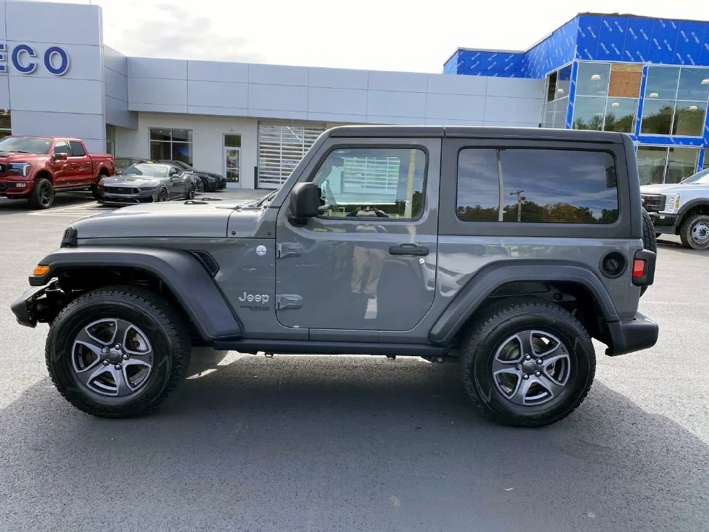 Used 2019 Gray Clearcoat Jeep Sport S image 7
