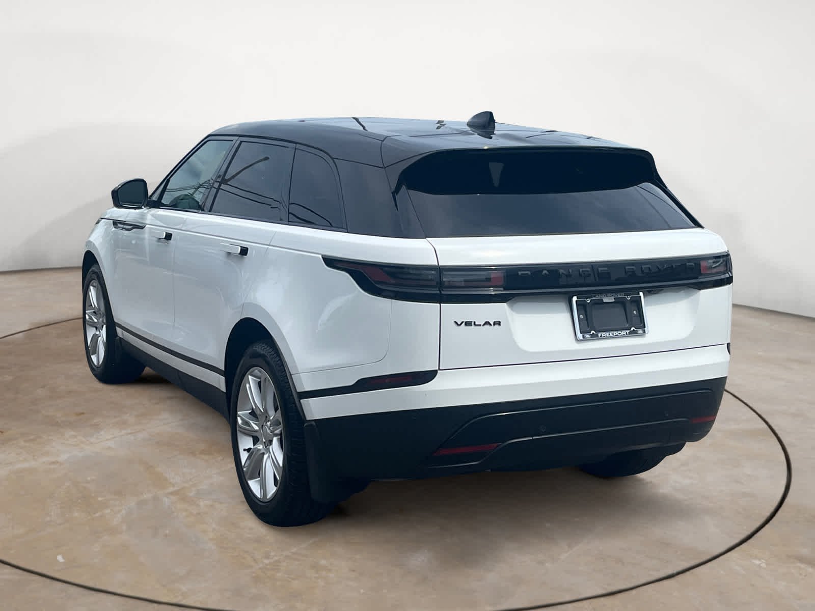 Certified Used 2026 Fuji White Land Rover S image 3