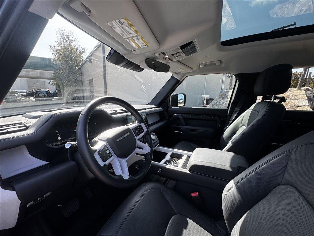 Used 2025 SANTORINI D110 P500 Land Rover X-Dynamic SE image 14