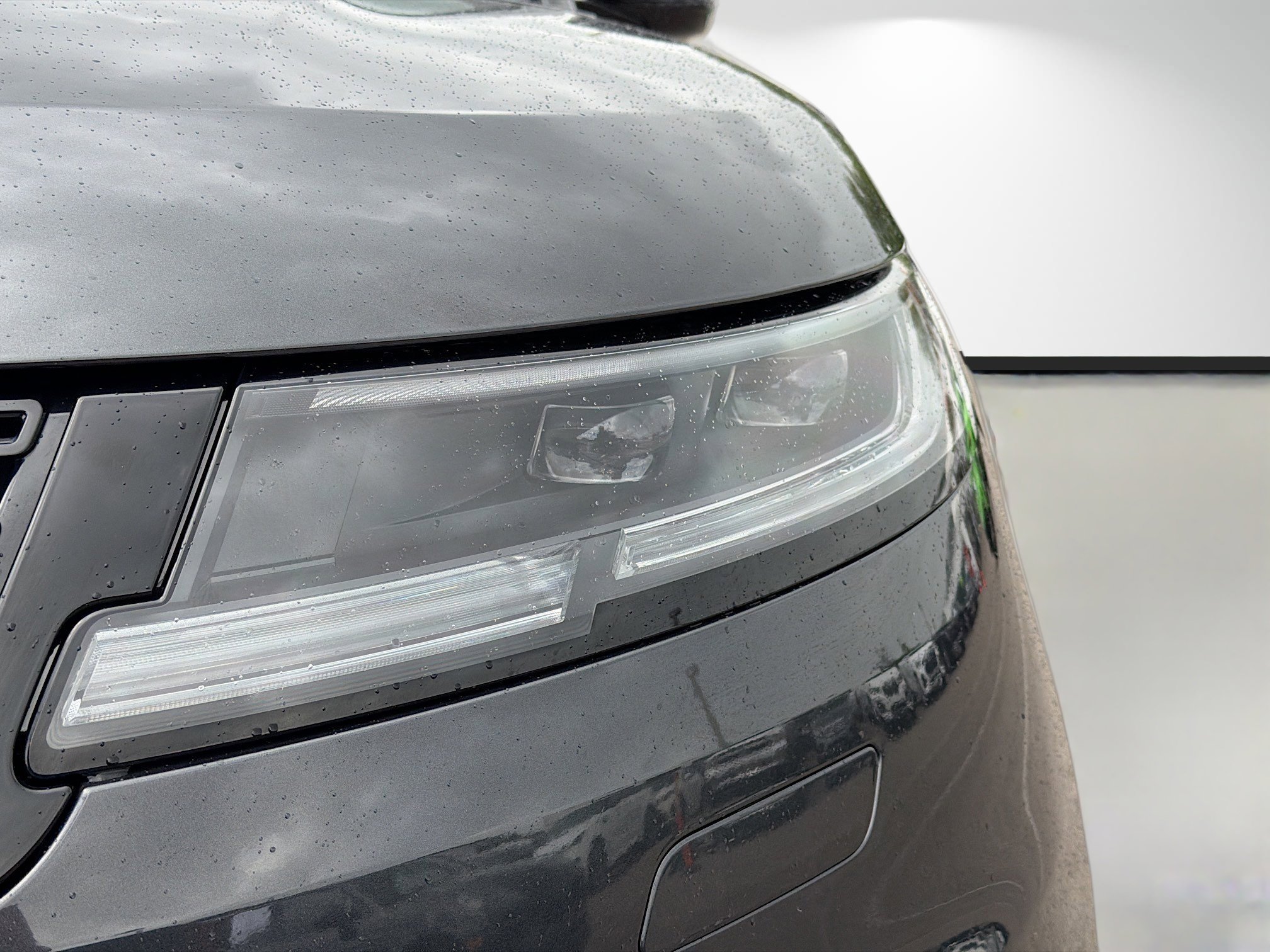 New 2026 Carpathian Grey Land Rover Dynamic SE image 9