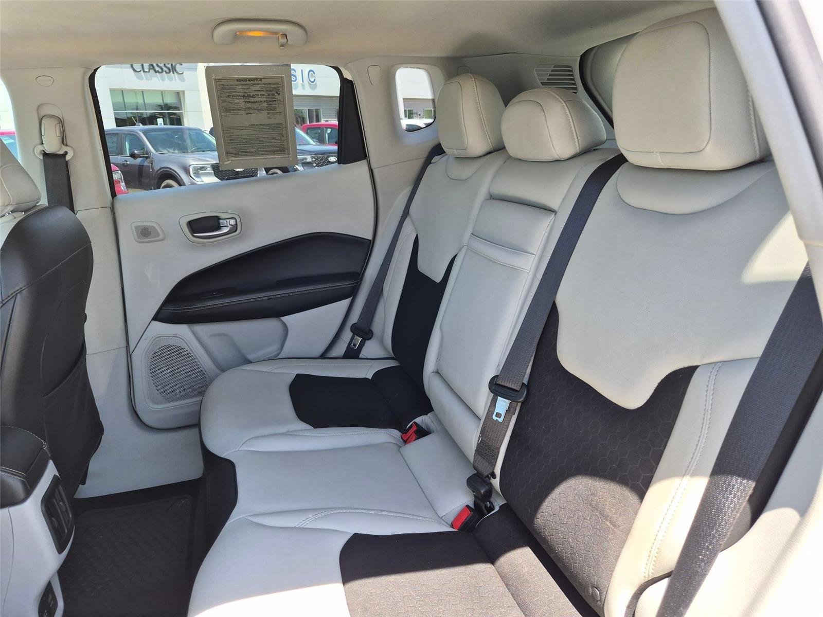 Used 2018 White Clearcoat Jeep Latitude image 27