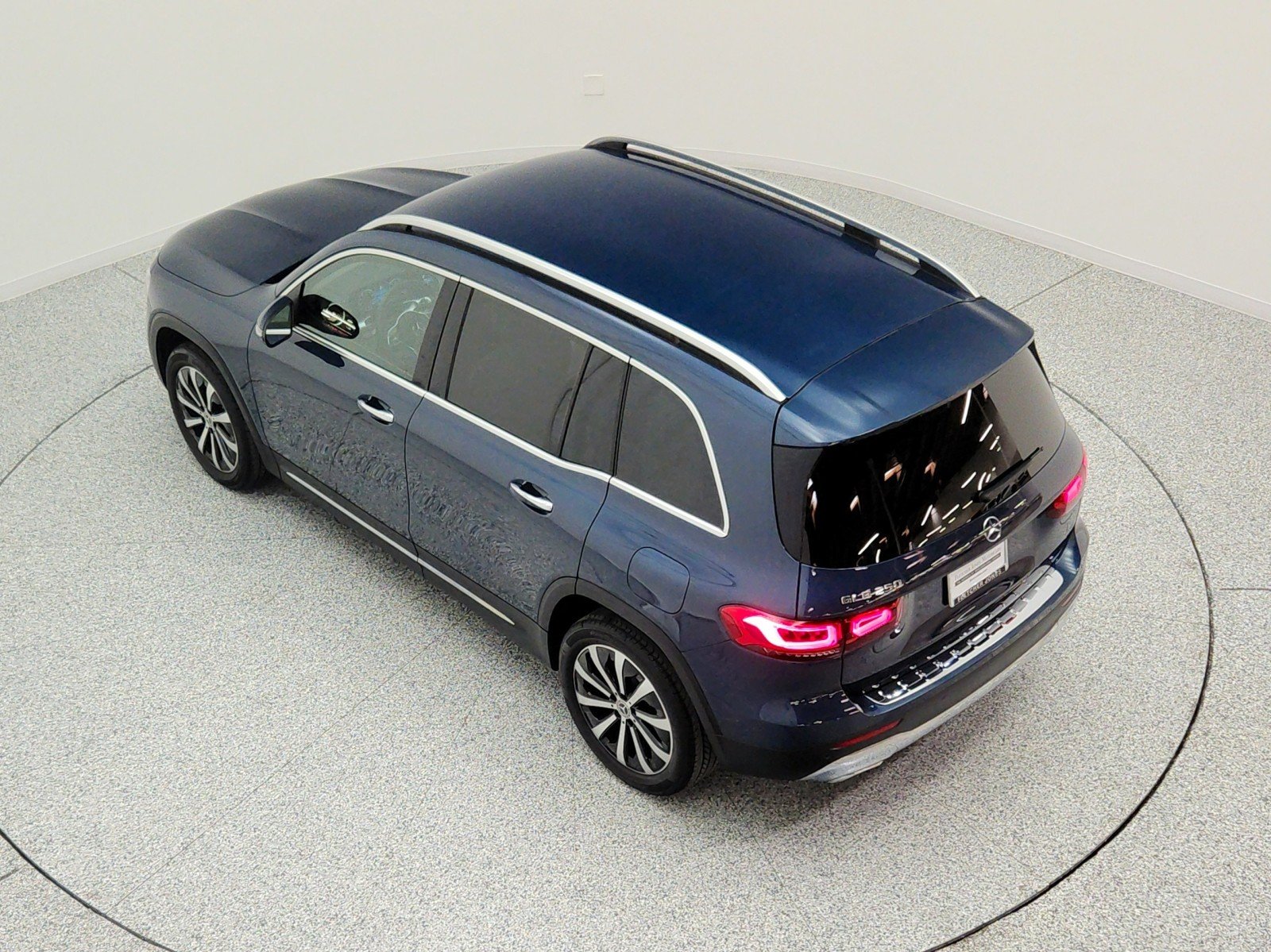 Used 2022 Denim Blue Metallic Mercedes-Benz GLB 250 SUV image 28