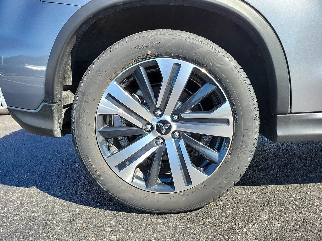 Used 2025 Mercury Gray Metallic Mitsubishi SE image 6
