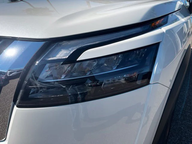 Used 2024 White Nissan SV image 4
