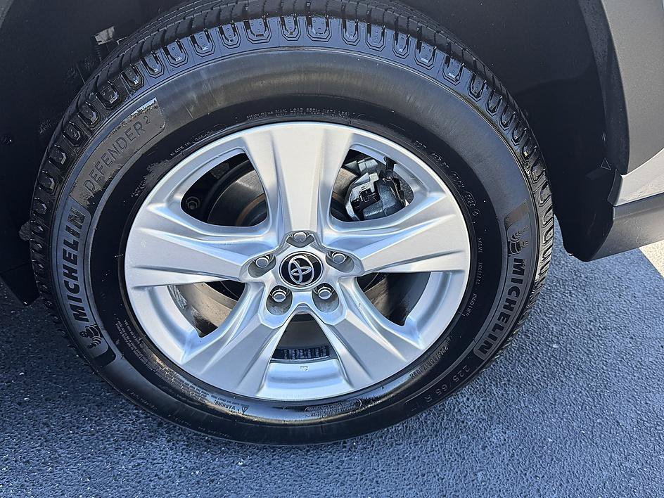 Used 2021 Silver Sky Metallic Toyota XLE image 27