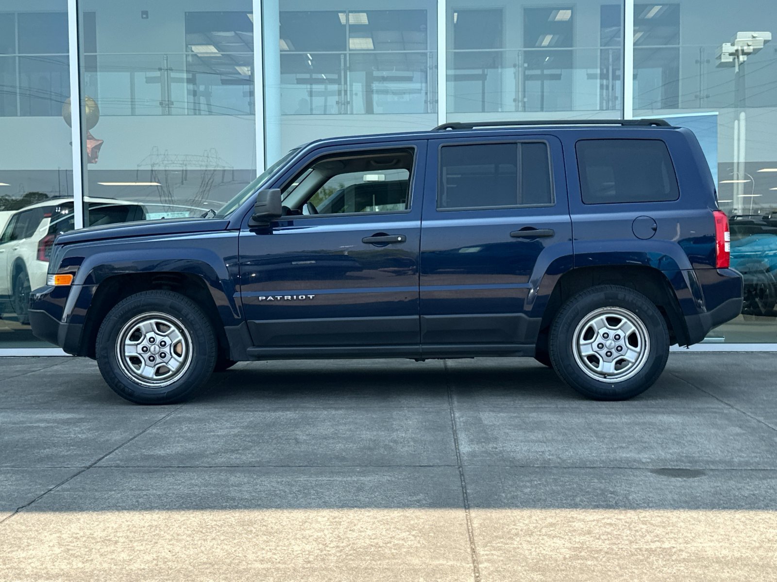 Used 2015 True Blue Pearlcoat Jeep Sport image 7