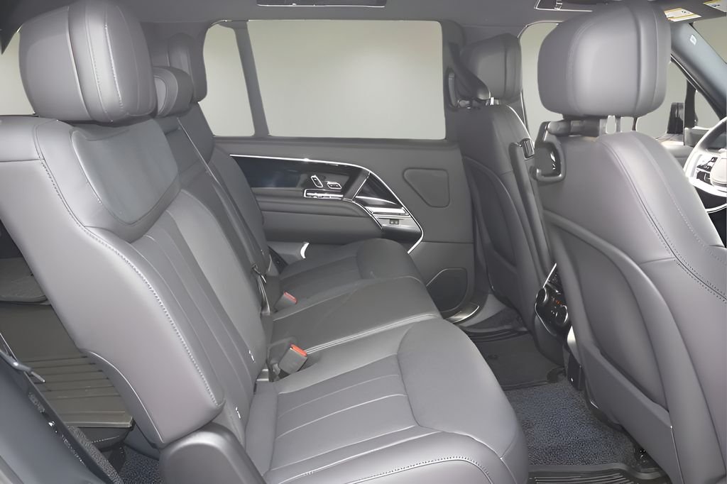 New 2026 Fuji White Land Rover SE image 16