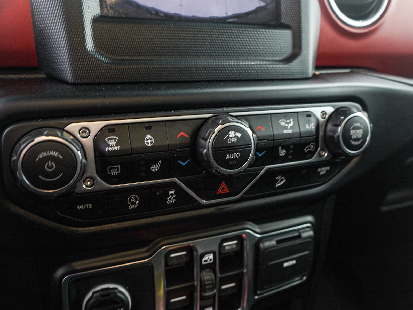 Used 2019 Granite Crystal Metallic Clearcoat Jeep Unlimited Rubicon image 21