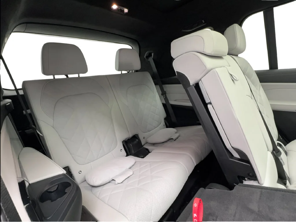 Used 2024 White BMW xDrive40i image 39