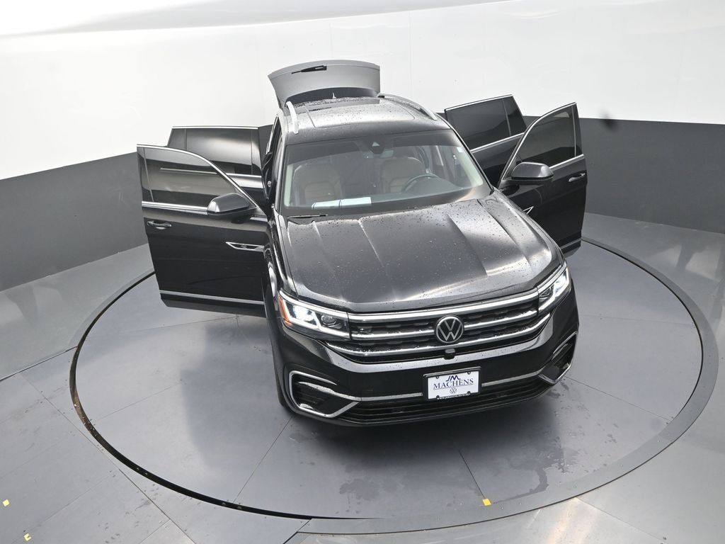 Used 2022 Black Volkswagen 3.6L V6 SEL Premium R-Line image 33