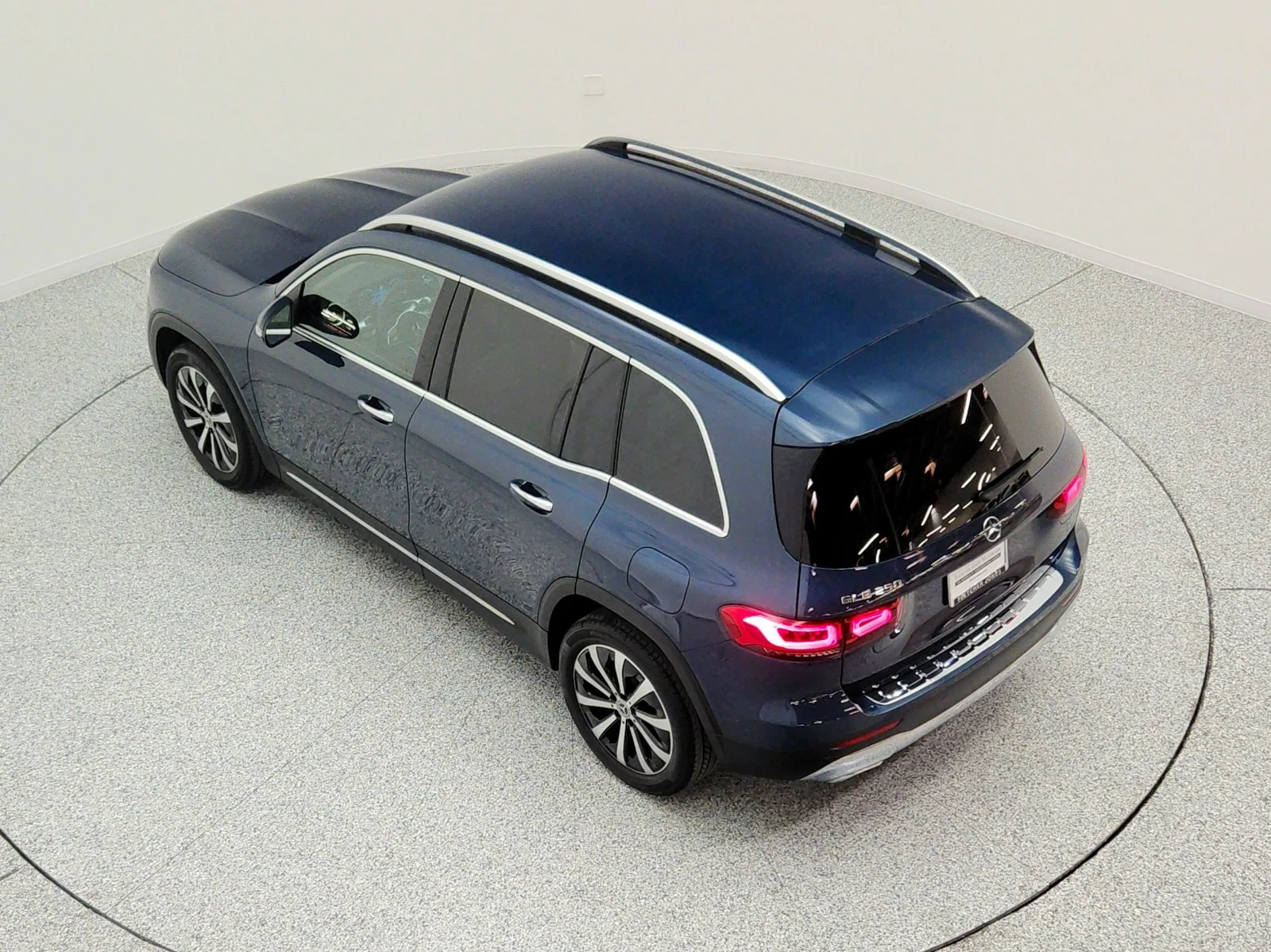 Used 2022 Denim Blue Metallic Mercedes-Benz GLB 250 SUV image 28