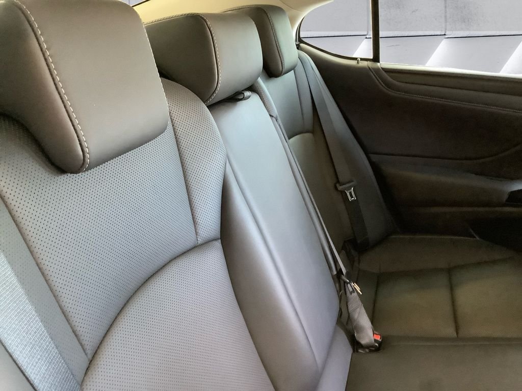 Used 2023 White Lexus 350 image 16