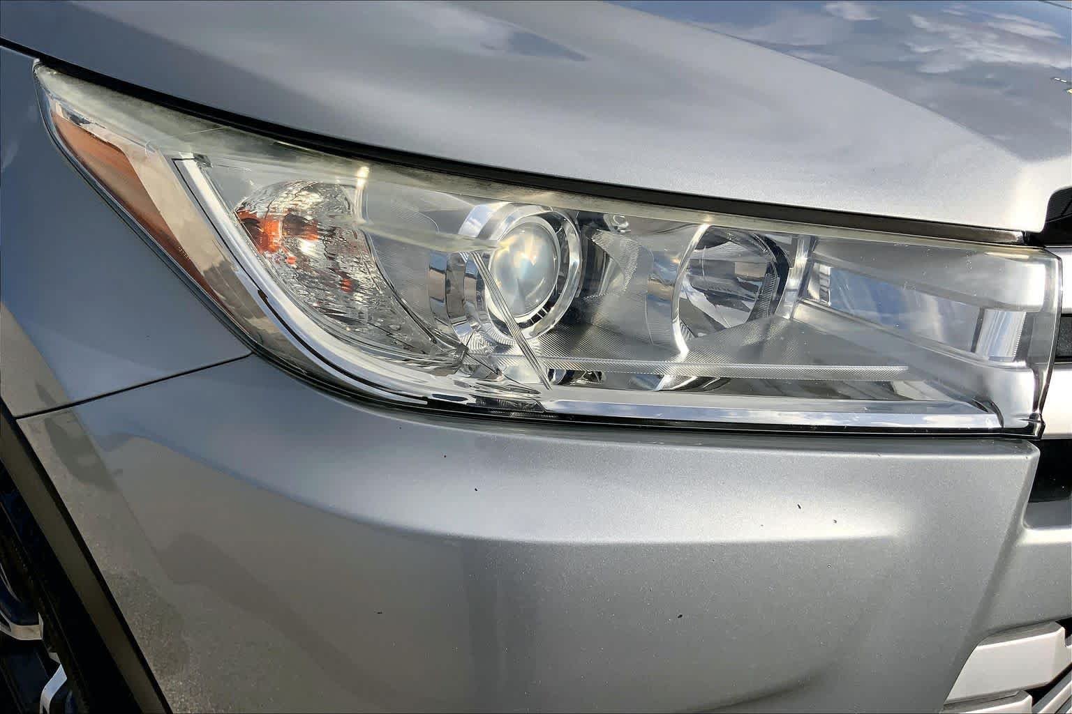 Used 2019 Celestial Silver Metallic Toyota LE image 27