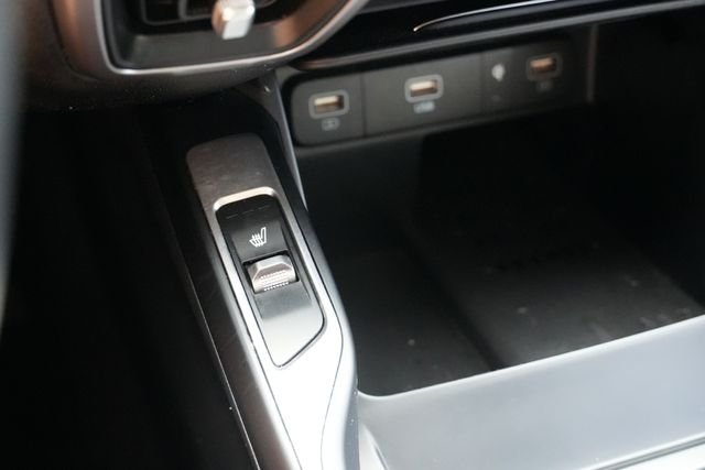 Used 2022 Black Kia EX image 37