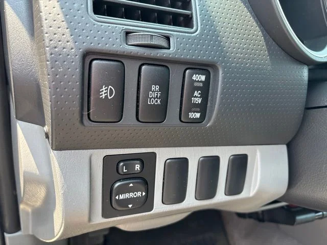 Used 2007  Toyota Base image 16