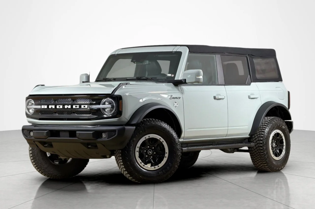 Used 2022 CACTUS GREY Ford Outer Banks image 1