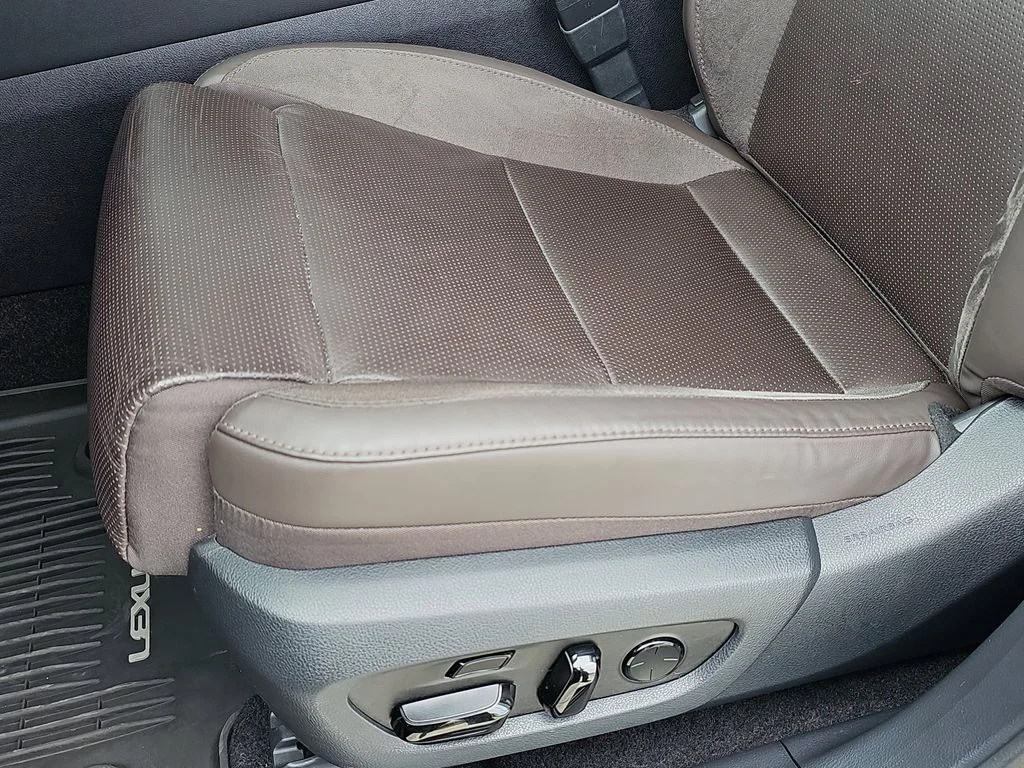 Used 2025 Green Lexus 450h+ Luxury image 30