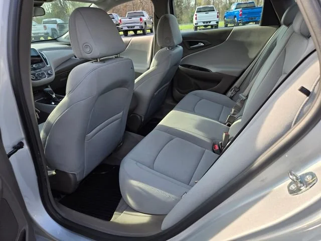 Used 2022 Silver Ice Metallic Chevrolet FL image 12