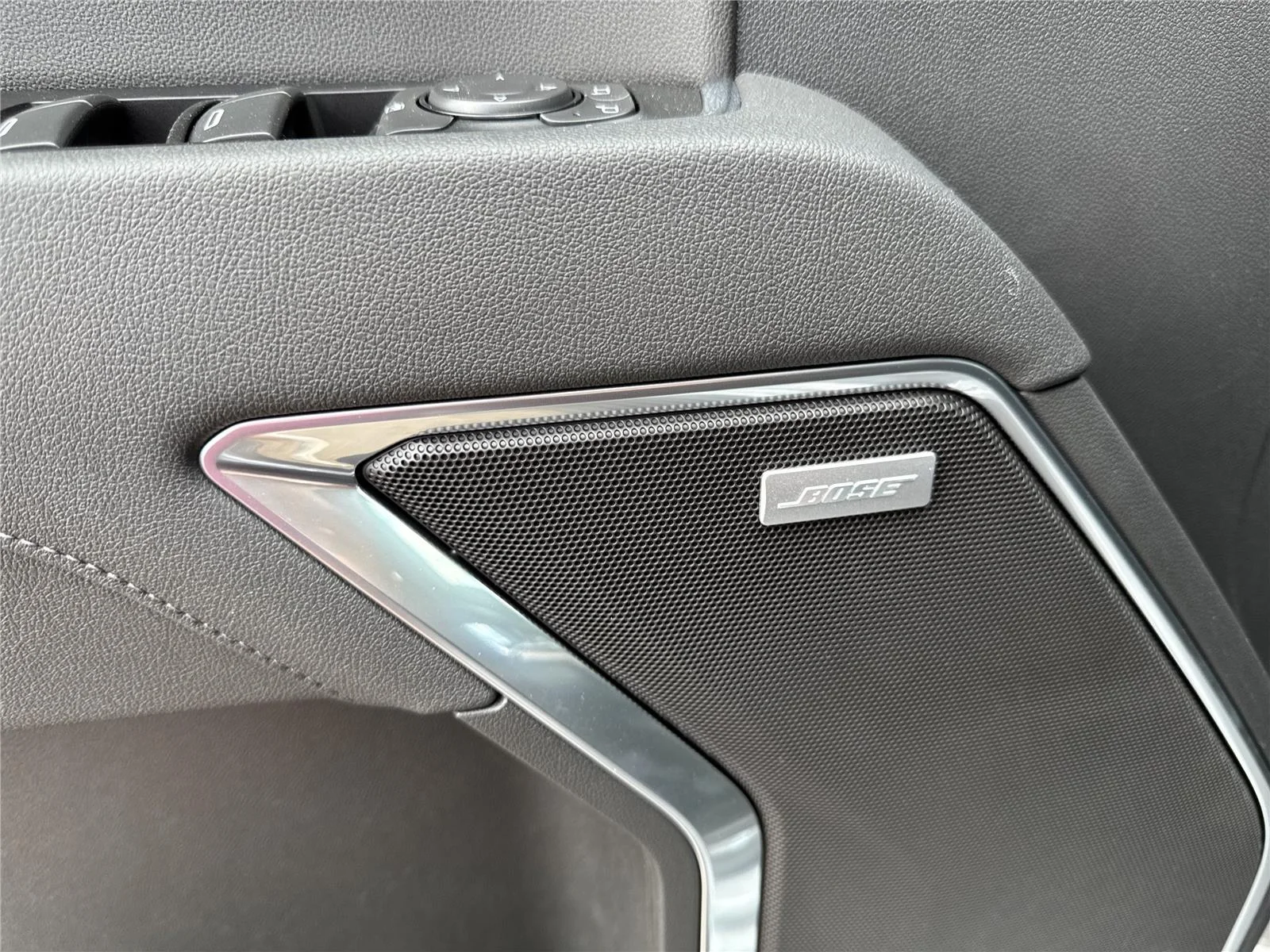 New 2026 Sterling Metallic GMC Elevation image 19