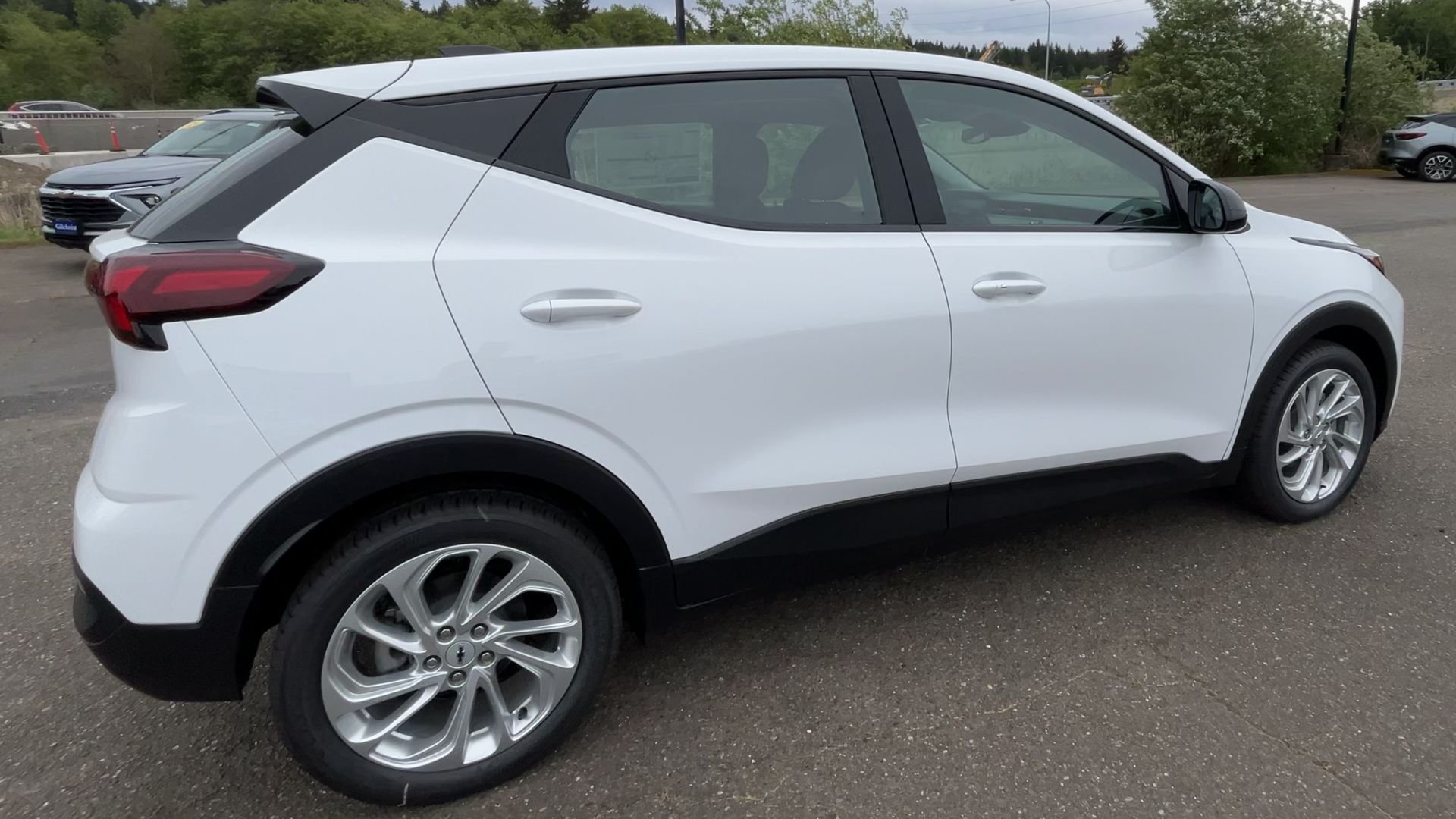 New 2027 Summit White Chevrolet LT image 8