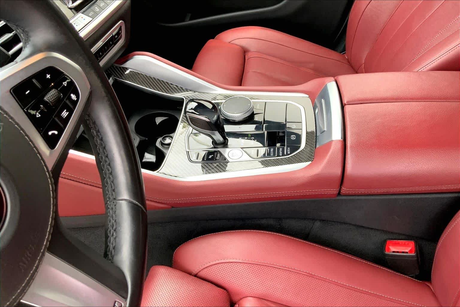 Used 2021 Alpine White BMW M50i image 17