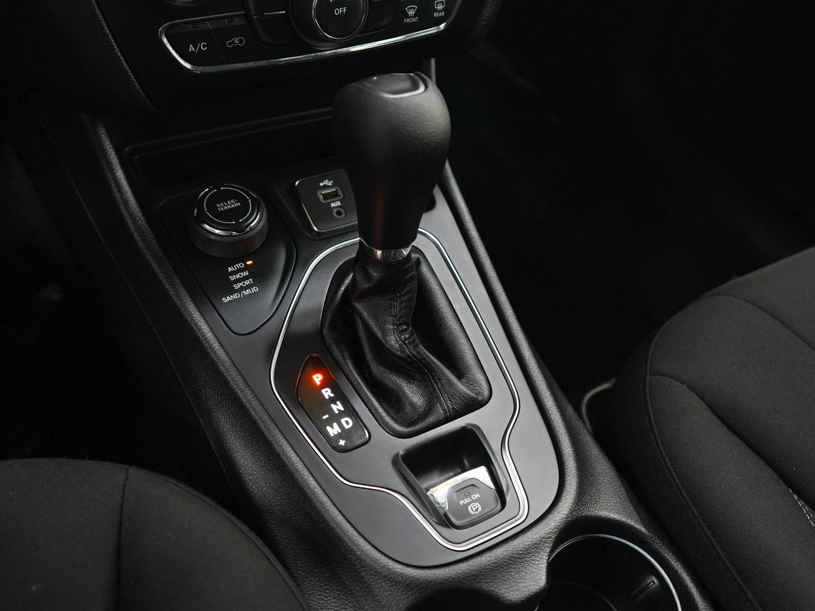 Used 2019  Jeep Latitude image 22