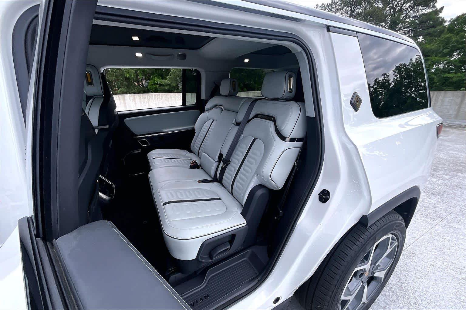Used 2023 Glacier White Rivian Launch Edition image 19