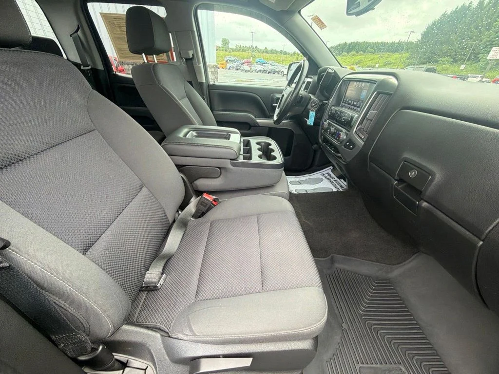 Used 2018 Gray Chevrolet LT image 32