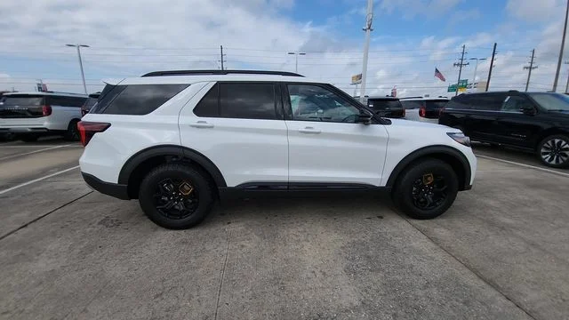 New 2026 Star White Metallic Tri-Coat Ford Tremor image 12