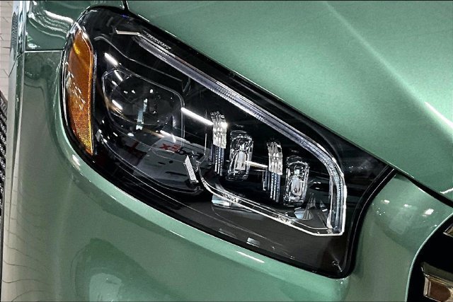 New 2026 MANUFAKTUR Ireland Mid Green Metallic Mercedes-Benz GLS 450 image 50