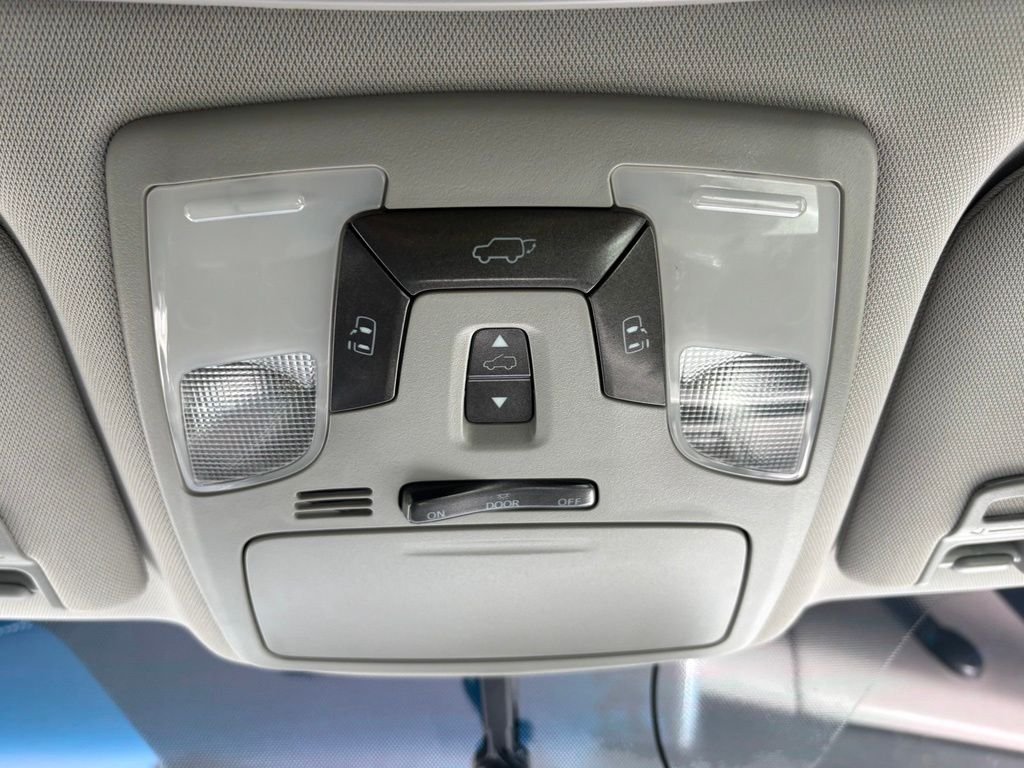 Used 2017  Toyota XLE image 22