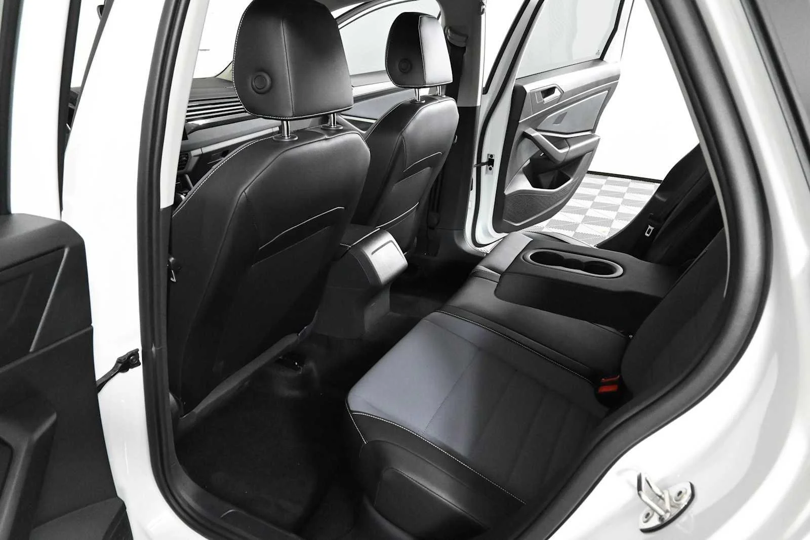 New 2026 Opal White Pearl Volkswagen SE image 13
