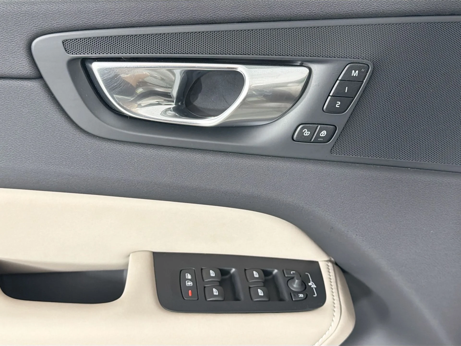 New 2026 Bright Dusk Volvo Plus image 17