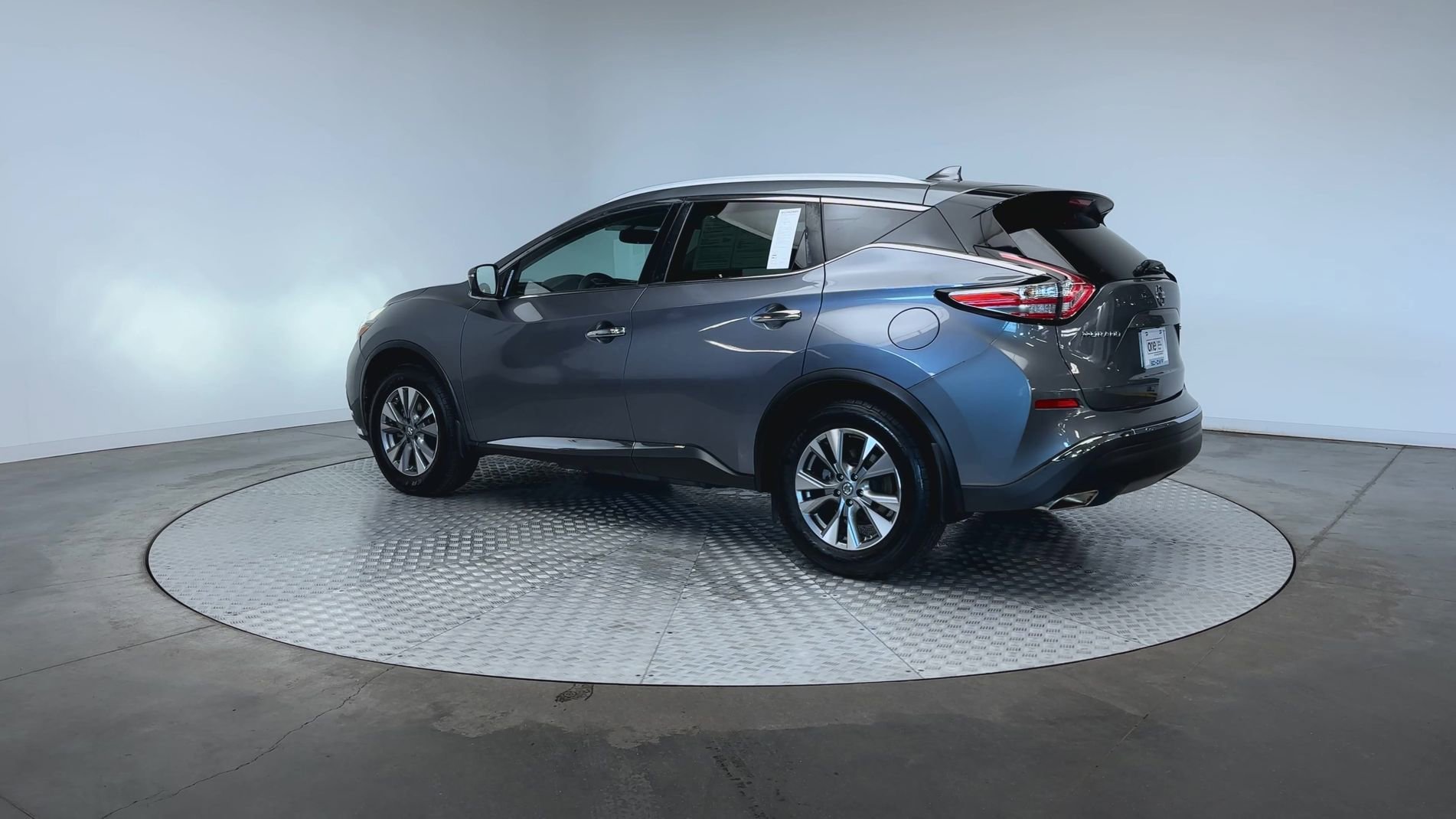 Used 2018 Gun Metallic Nissan SL image 6